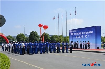 征战国家水利——beat365官网价值近千万挖掘机批量发往福建