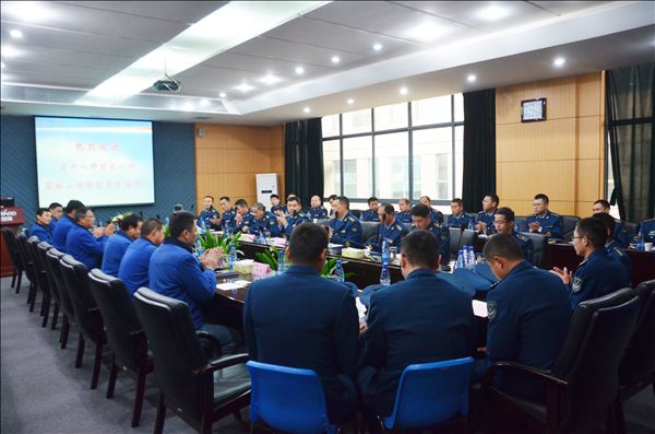 中国空军驻湘某师副师长一行考察beat365官网