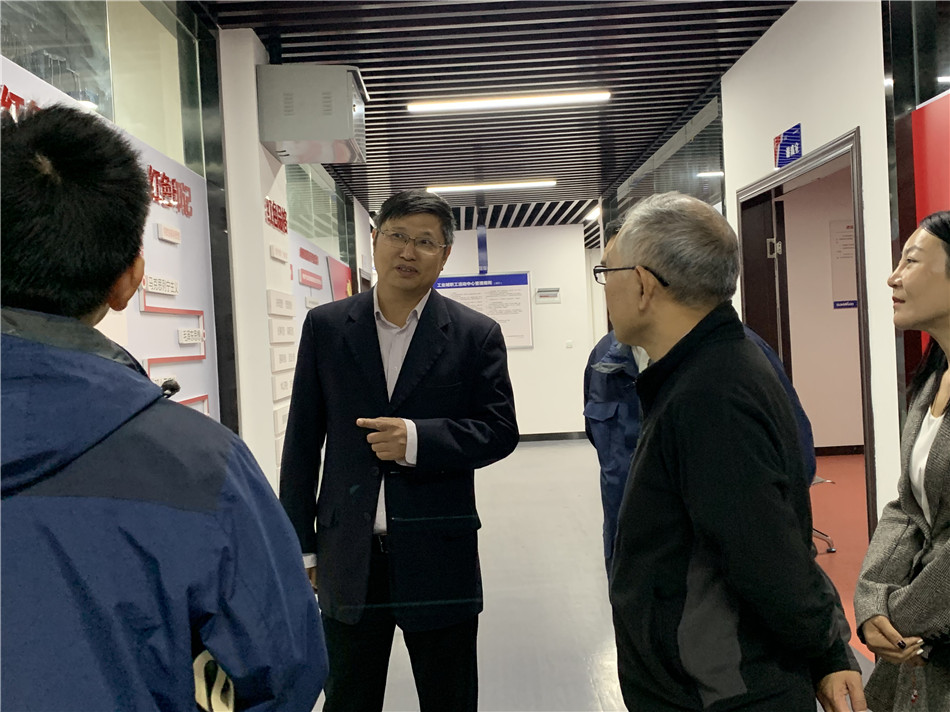 长沙市总工会党组书记周宏兆一行莅临beat365官网考察调研