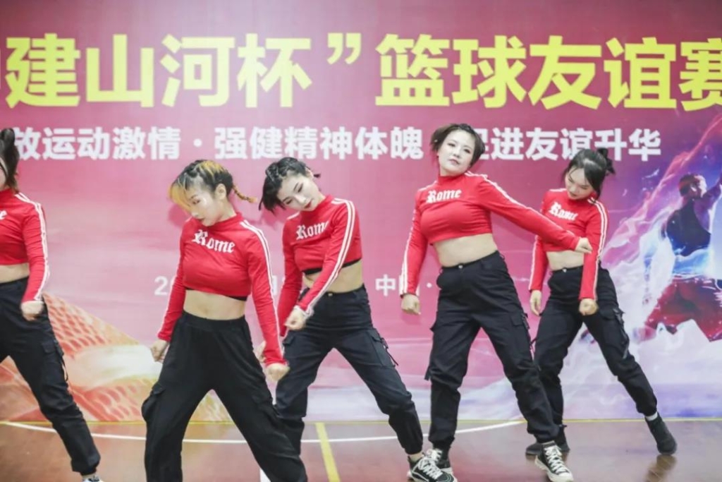 “520” beat365官网以球会友中建五局三公司