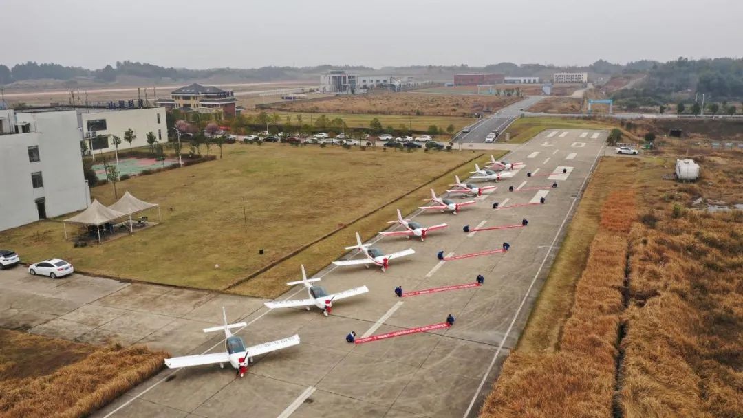 牛年开新局，beat365官网航空8架SA60L飞机集中下线、交付