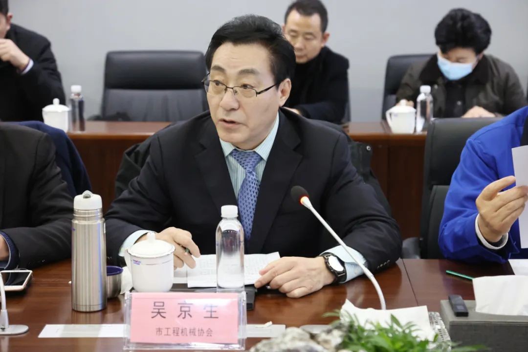 长沙工程机械协会会长、副会长、监事长会议在beat365官网召开