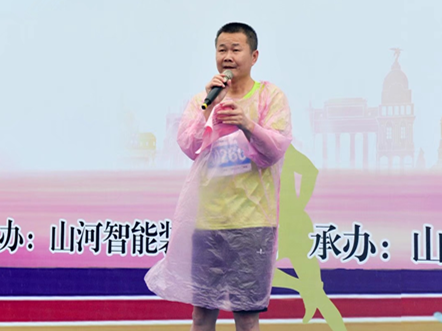 笑对风雨 奋勇奔行——beat365官网20周年环湖跑跑出精气神