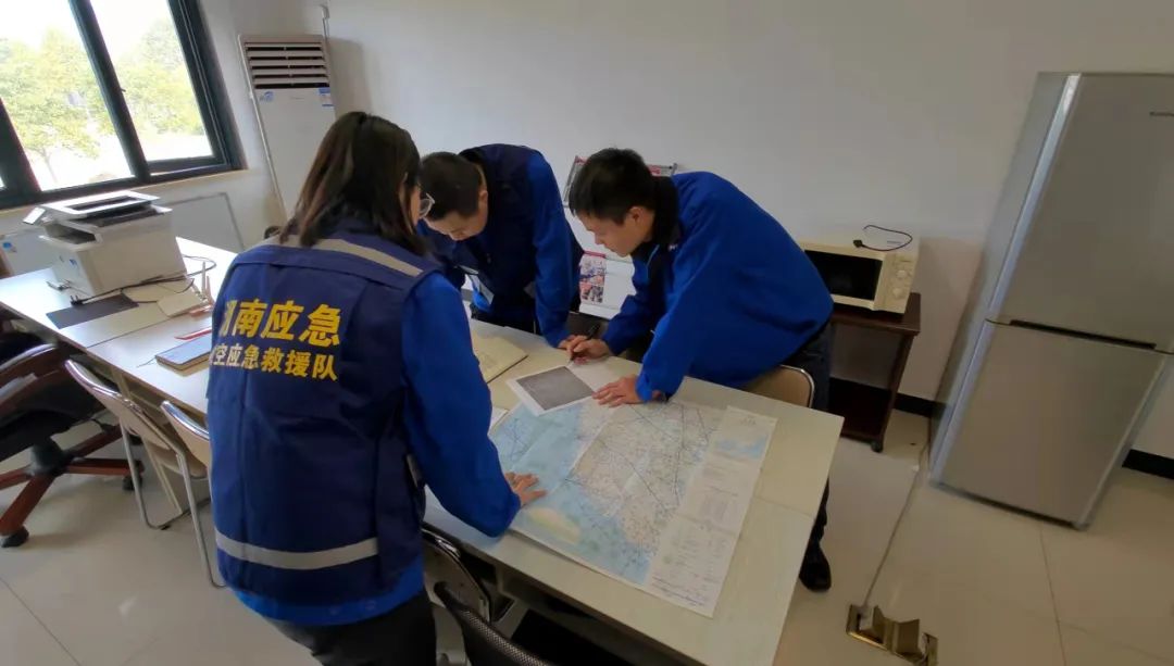 火情就是命令!湖南航空应急救援队beat365官网机组展现“beat365官网速度”