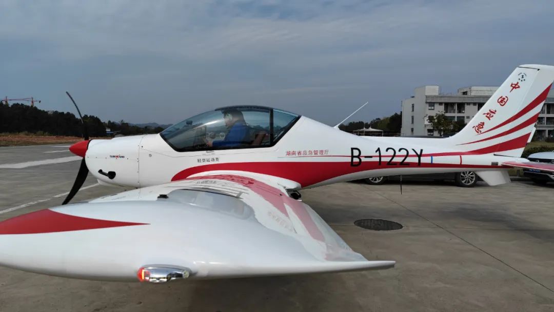 火情就是命令!湖南航空应急救援队beat365官网机组展现“beat365官网速度”