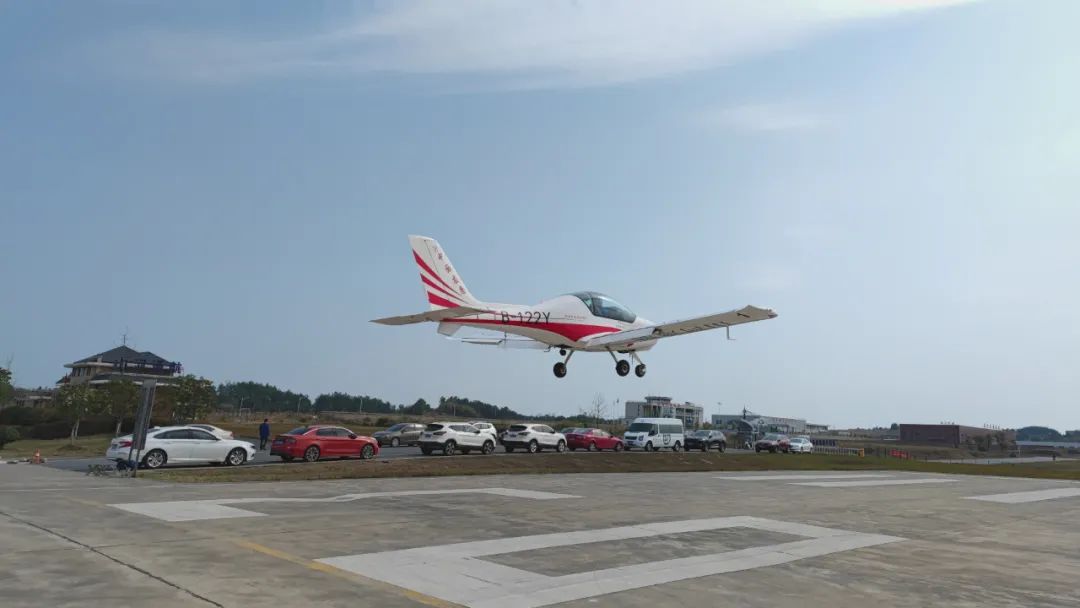 火情就是命令!湖南航空应急救援队beat365官网机组展现“beat365官网速度”
