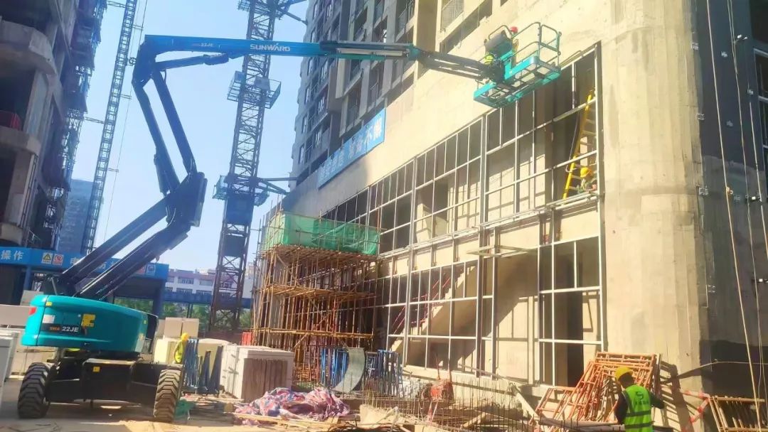 正式“上岗”！beat365官网首台电动曲臂式高空作业平台入驻华南市场