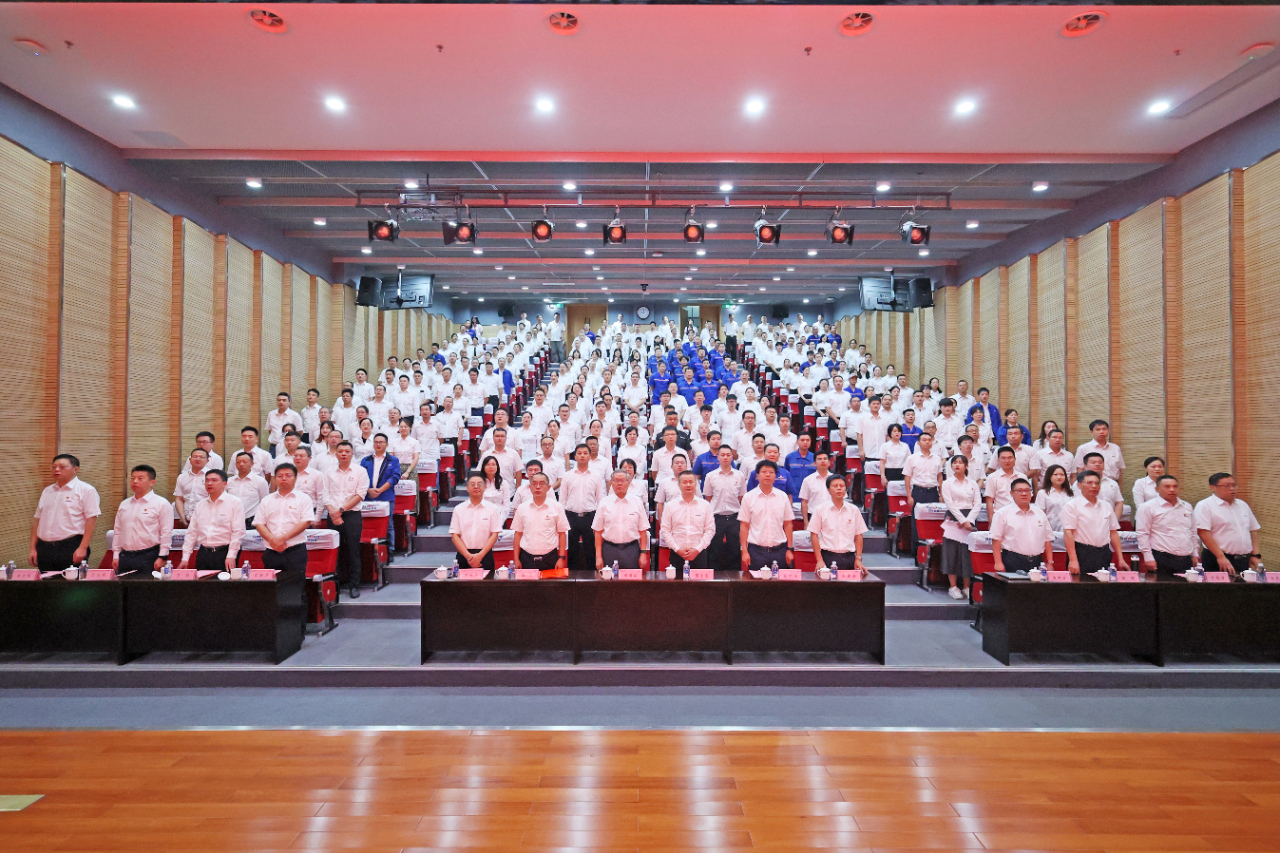 强信心 聚合力 共建美好家园——庆祝beat365官网成立24周年表彰大会隆重召开