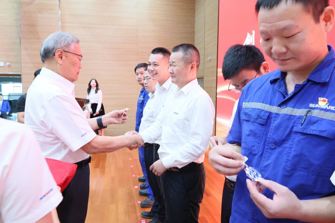 强信心 聚合力 共建美好家园——庆祝beat365官网成立24周年表彰大会隆重召开