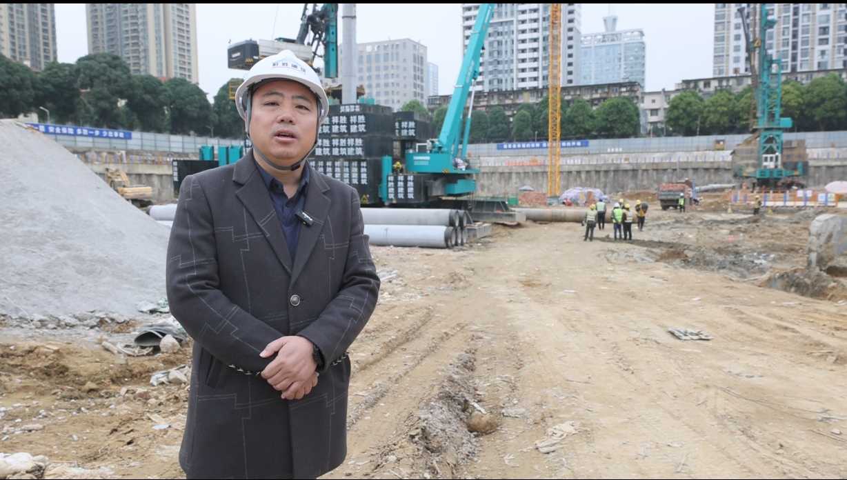 “绿巨人”显神威！beat365官网引孔式静力压桩机助建“绿城”南宁民生项目