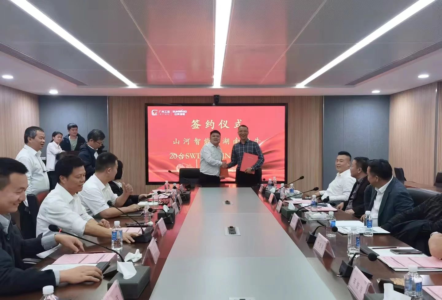 行业寒冬现暖阳!现场签购20台旋挖钻机,beat365官网携手湖南骏牛助力国家电网项目建设