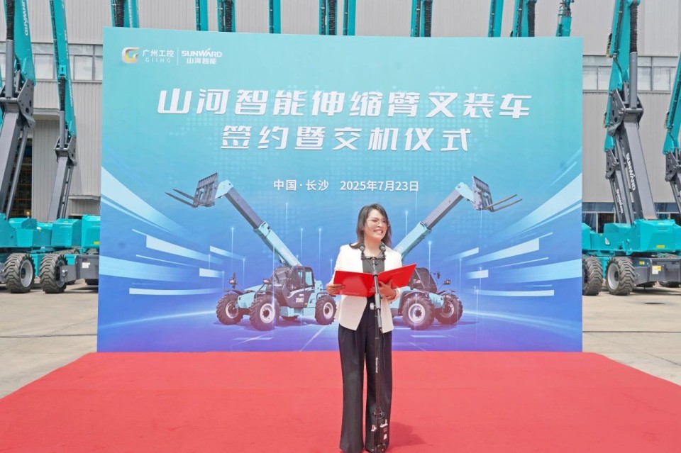 beat365官网伸缩臂叉装车批量交付，即将奔赴新一线