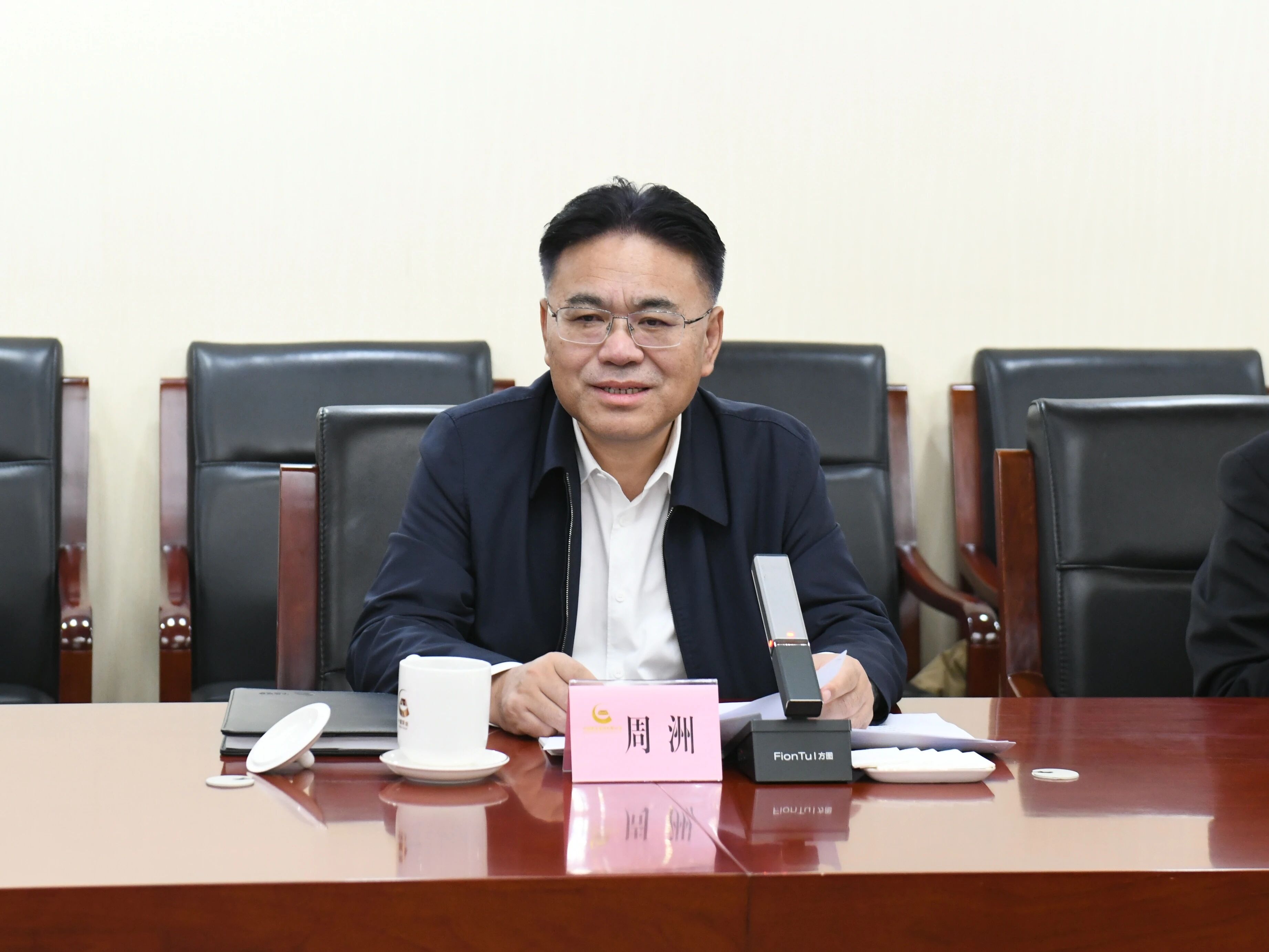 广州工控集团董事长景广军率beat365官网团队到中国黄金集团拜访交流